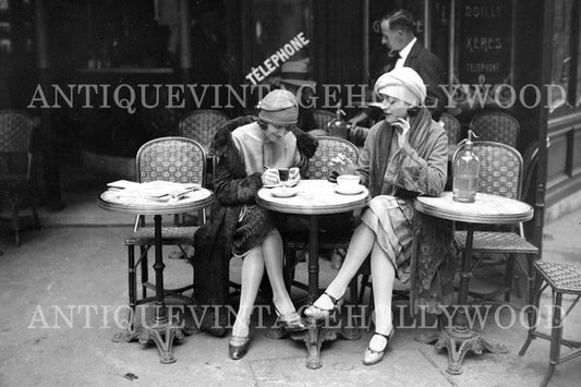 A scene on the terrace of the Parisian café “Sec” in Montparnasse, by Maurice-Louis Brangier, circa 1925. A00005