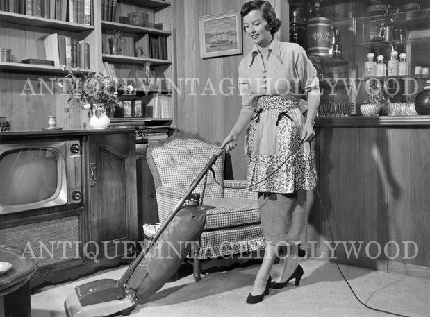 The retro aesthetic of household chores and daily life from past decades. A00015