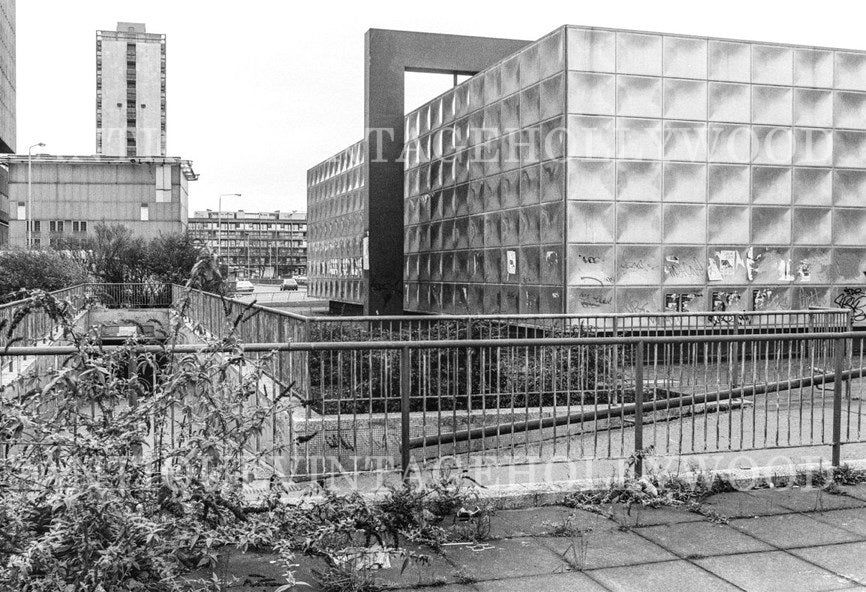 The Michael Faraday Memorial in London (Elephant & Castle), built in 1961 and designed by architect Rodney. А00082