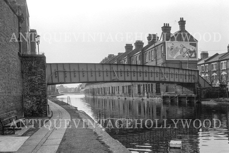 A pedestrian bridge over the Grand Union Canal in the Queens Park area (Westminster, London), photographed in 1984. А00086