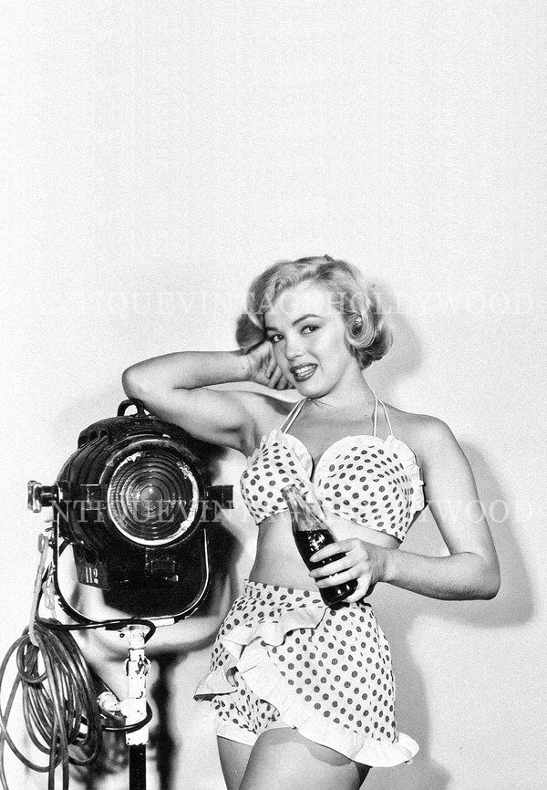 American actress and sex symbol Marilyn Monroe on the set of the 1951 film *Love Nest*. А00087
