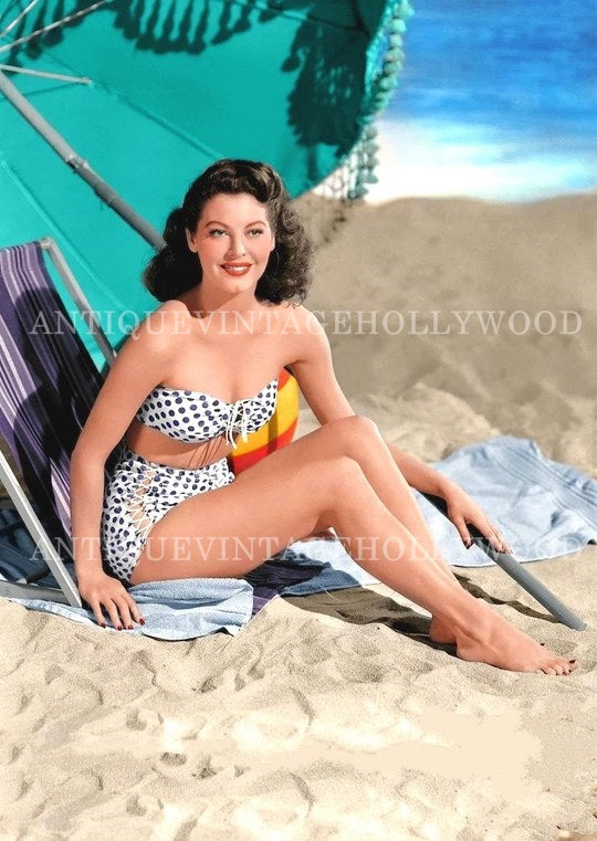 American film actress Ava Gardner in a polka-dot beach outfit, 1944–1948. А00094