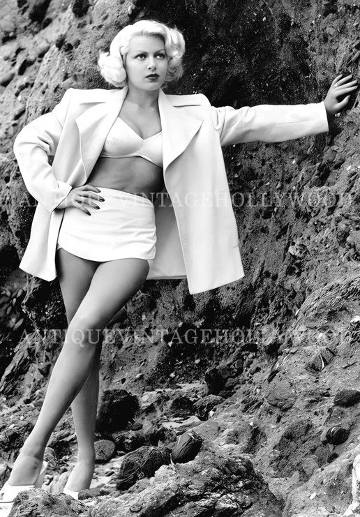 American actress Lana Turner in her famous role from the film noir *The Postman Always Rings Twice* (1946). А00096