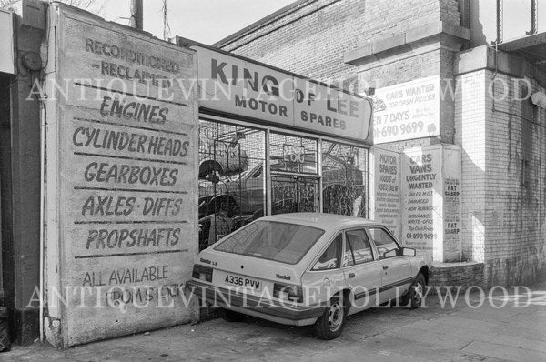 The “King Of Lee Motors” auto parts store on Lewisham High Street in London, circa 1990. А00109
