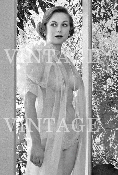 Vintage Pin Up Model Art photography Nude Woman 4" x 6"  00779